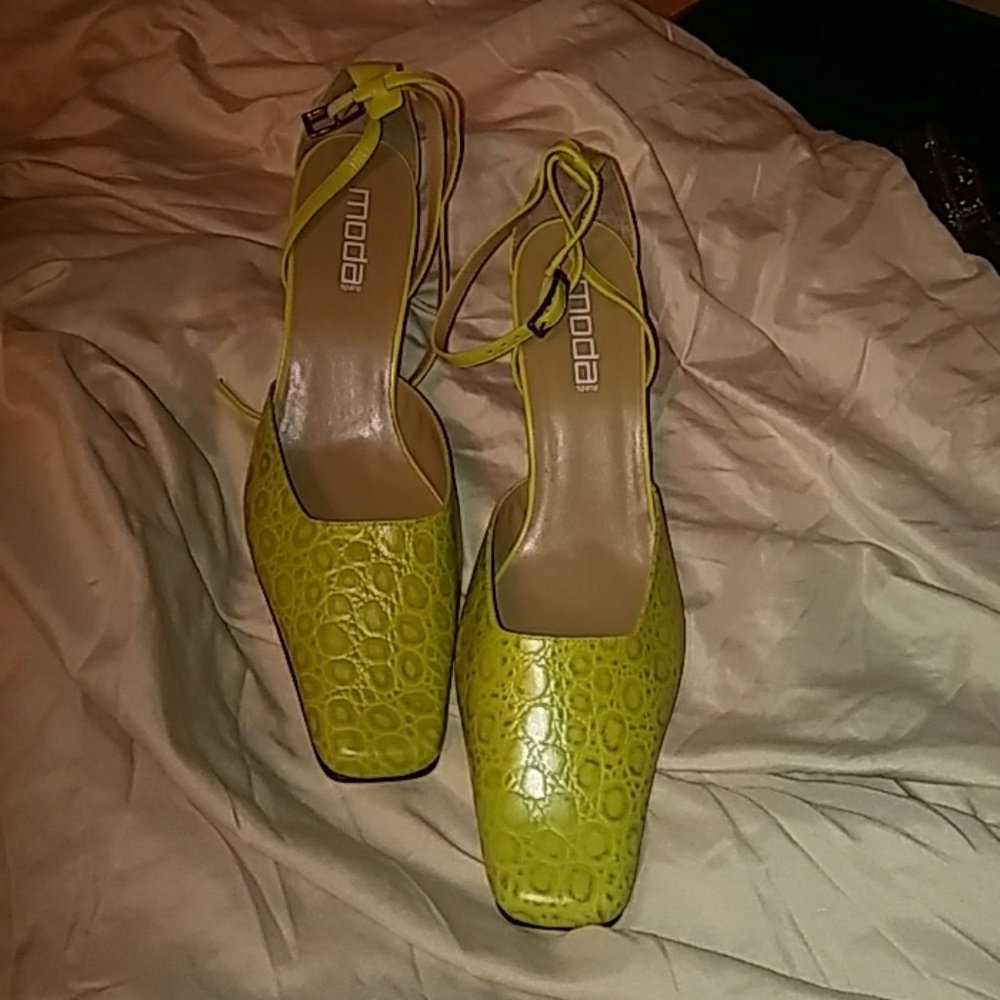 Moda spana strappy heels!